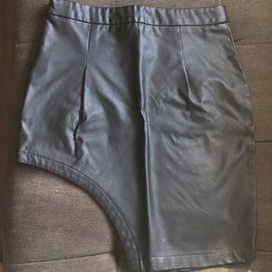 Leather slit skirt